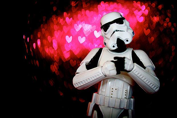 Stormtropper in front of pink heart shaped bokeh